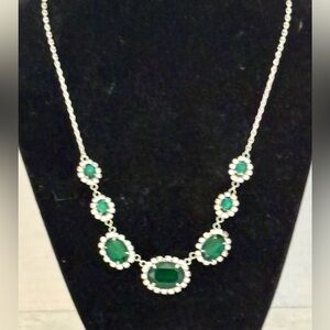 EMERALD GREEN NECKLACE & MATCHING EARRINGS.
